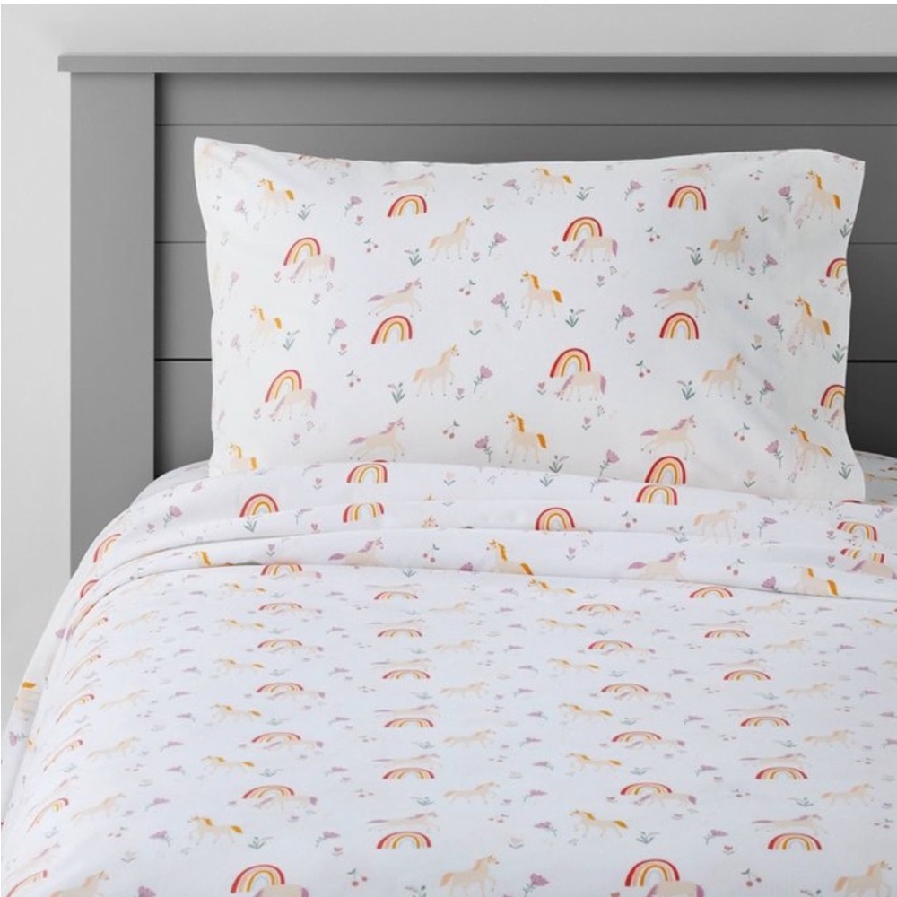 Pillowfort White Rainbow Sheet Set